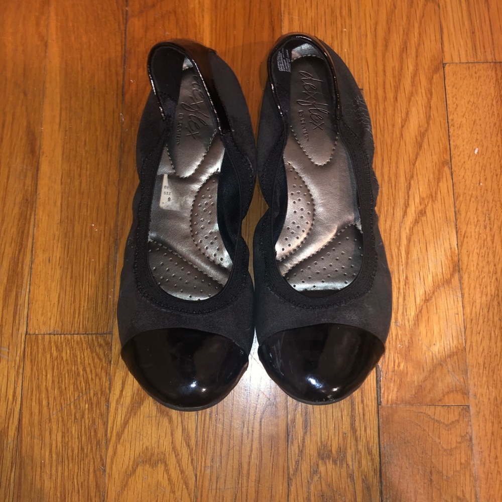 BLACK FLATS